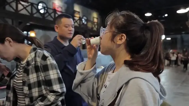 Video thumbnail for China: Vinegar heritage tours boost tourism in east China's Zhenjiang City.