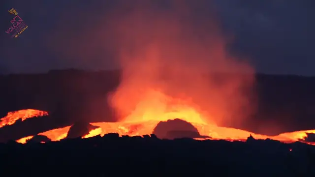 Video thumbnail for Neue Eruptionsquelle bei Las Manchas - Vulkan 2021 auf La Palma