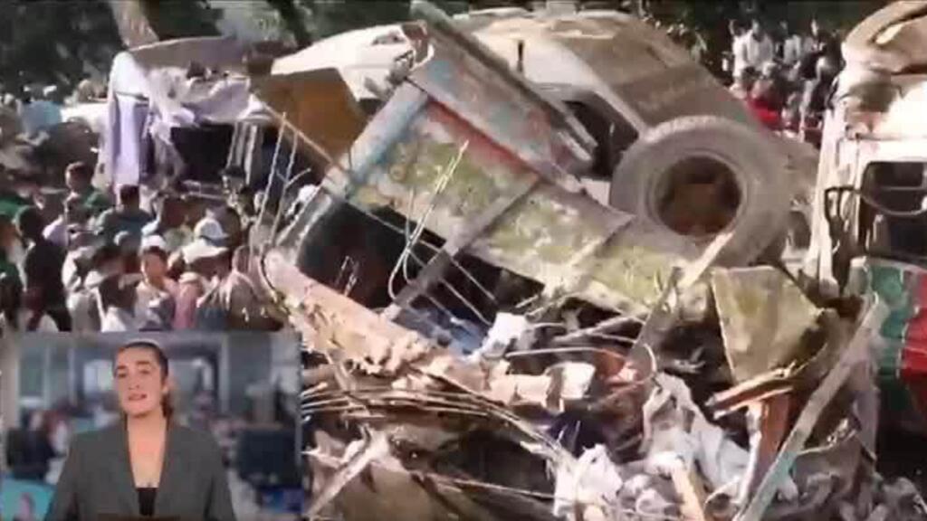 Video thumbnail for Bus blast in Colombia kills 13 amid rising violence