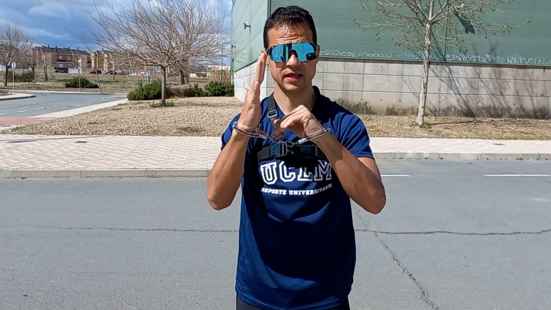 Video thumbnail for Fastest 100m wearing handcuffs (male) - 10.81 seconds by Christian Roberto Lopez Rodriguez
