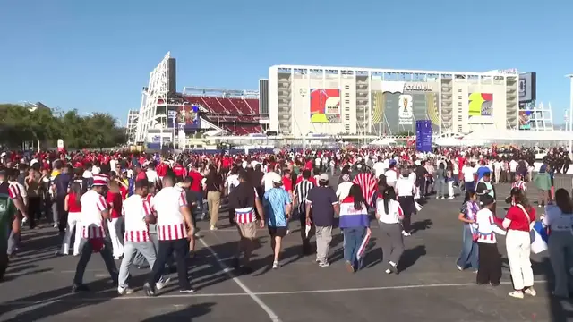 Video thumbnail for US: Fans arrive at San Francisco Bay Area Stadium for Türkiye-Paraguay World Cup match.