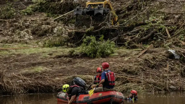 Video thumbnail for Death toll in Texas floods mounts, Trumps agency cuts blamed