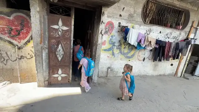 Video thumbnail for Gaza Artist Decorates Aid Bag.