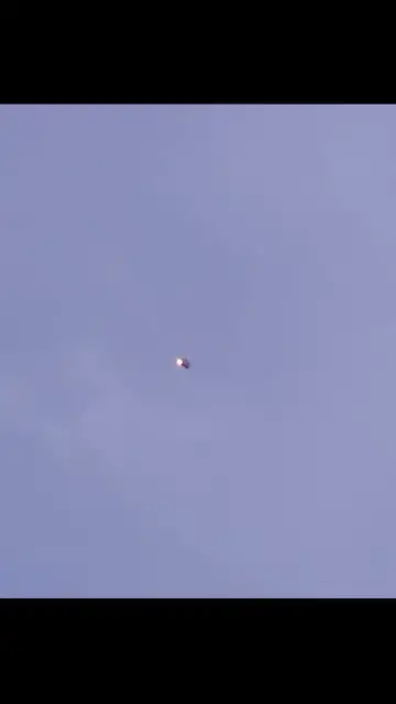 Video thumbnail for Epic footage shows SpaceX Falcon 9 rocket landing back on Earth