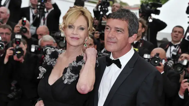 Video thumbnail for IN CASE YOU MISSED IT: Antonio Banderas and Melanie Griffith still 'best friends' 11 years after divorce.