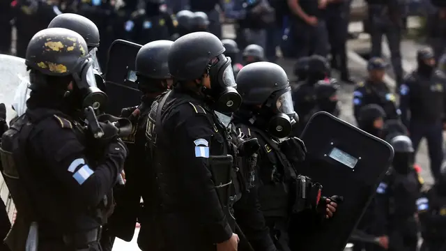 Video thumbnail for Guatemala declares 30-day state of emergency after prison riots