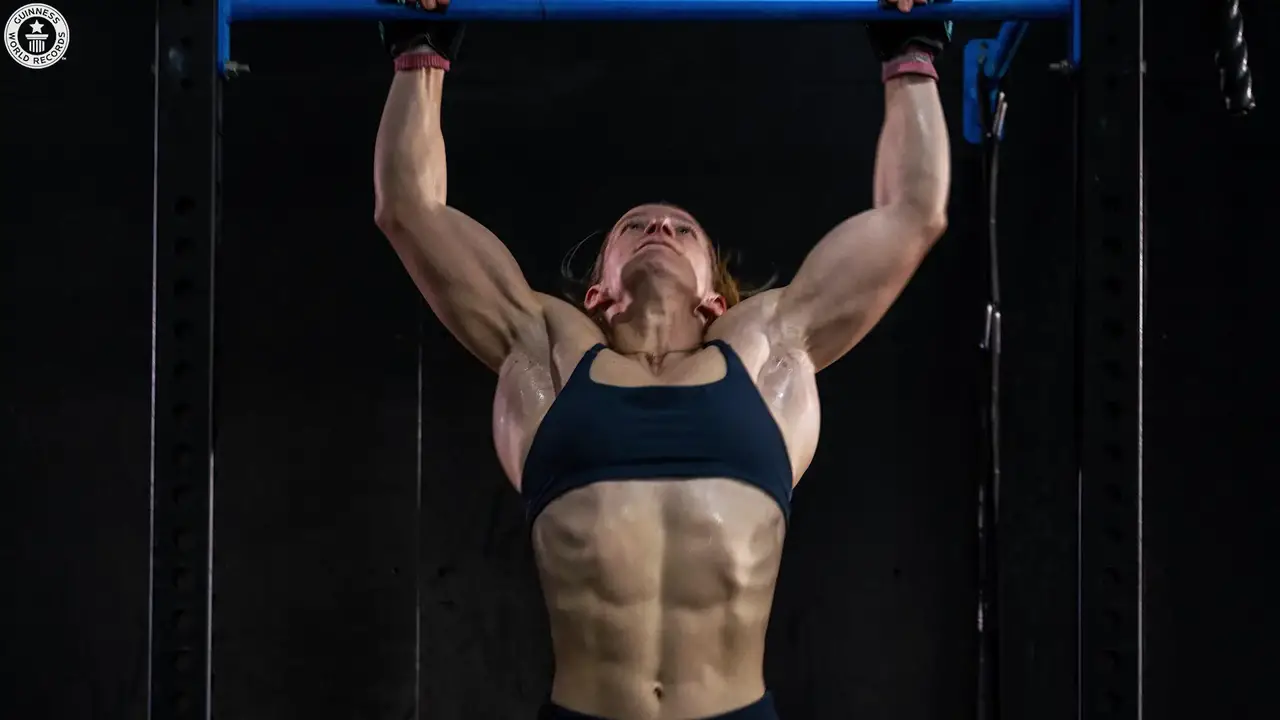 video of: Aussie police officer does the most pull ups in one hour