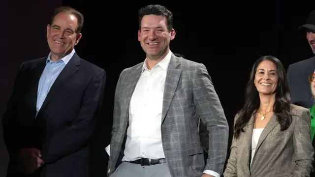 Video thumbnail for Tony Romo's Viral Incident & Future in CBS Announcers Booth