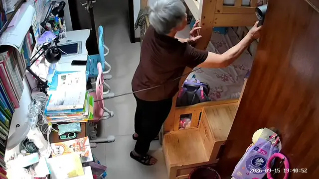 Video thumbnail for Child Falls from Bunk Bed While Avoiding Grandparents' Blower in Guangdong
