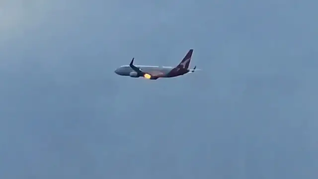 Video thumbnail for Flames burst from Qantas plane engine after New Zealand takeoff