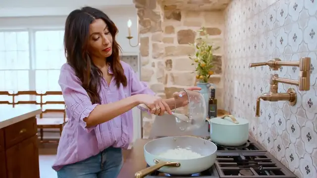 'Video thumbnail for Crazy delicious Mujadara_ Lentils and Rice with Crispy Onions_(720P_HD)'