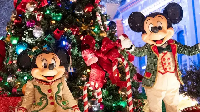 'Video thumbnail for 8 Ways to Celebrate the Holidays at Disney World This Year'