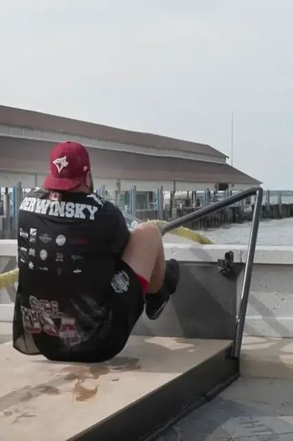 Video thumbnail for Heaviest boat pulled 20m (upper body) 118.82 tonnes (261,953 lb) by Wesley Derwinsky