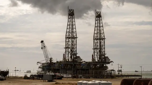Video thumbnail for US eyes stake in Venezuelan oil as wars in Iran, Ukraine strain supplies: Report