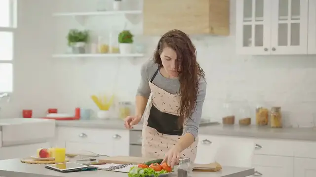 Video thumbnail for Modern Kitchen Decor Tips