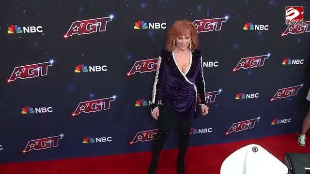 Video thumbnail for Reba McEntire missed a call from Dolly Parton before she died.