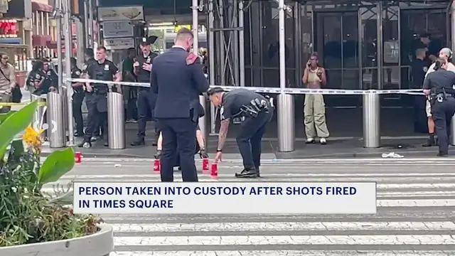 Video thumbnail for Gunfire reported after Knicks championship parade in Times Square