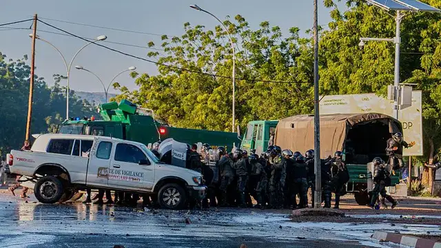 'Video thumbnail for Clashes erupt in Douala following opposition victory claim in Cameroon election'