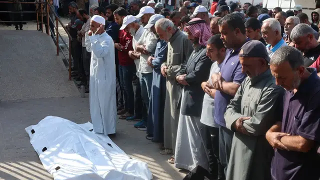 Video thumbnail for Palestinians mourn loved ones killed as Israel violates fragile ceasefire