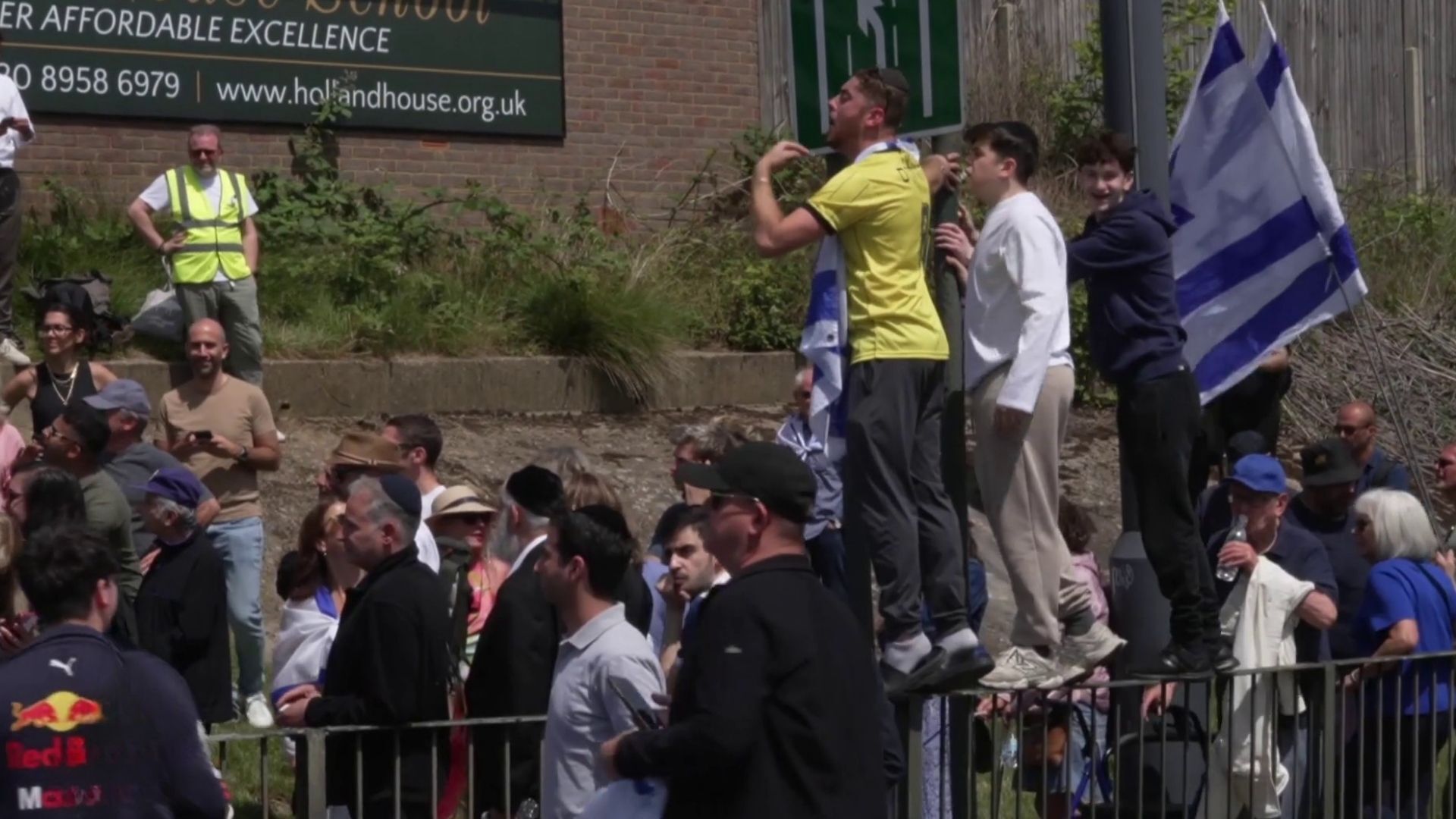 Video thumbnail for Protesters disrupt Israeli illegal settlement land sale event in London