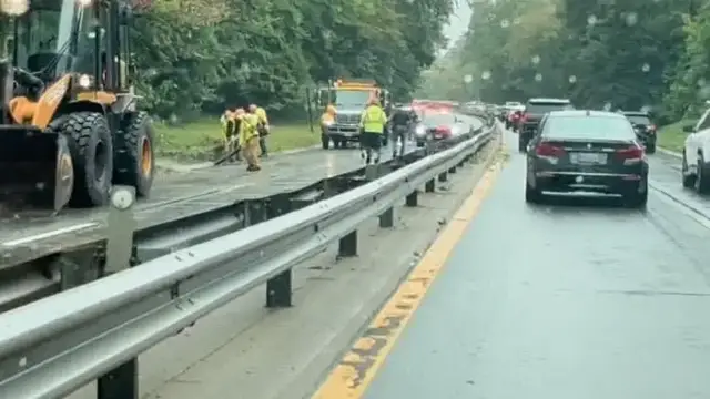 Video thumbnail for Saw Mill River Parkway reopens after fallen tree blocks lanes in Dobbs Ferry