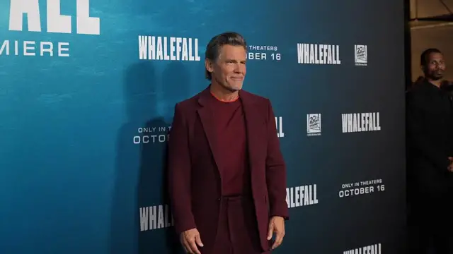 Video thumbnail for CA: 20th Century Studios' WHALEFALL World Premiere - Arrivals 3.