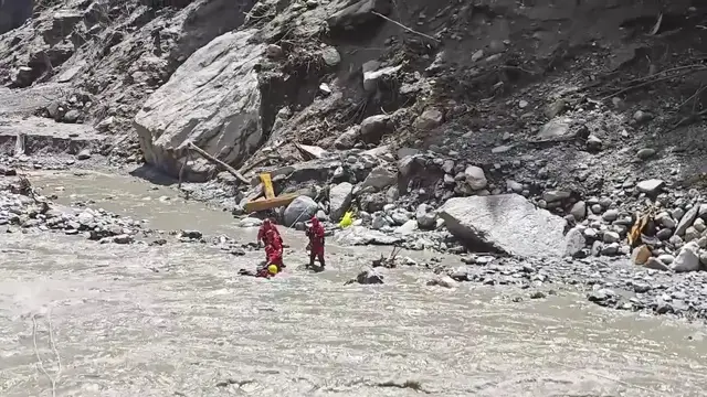 Video thumbnail for Xizang: Mudslide Rescue Efforts Under Way in Gyirong.