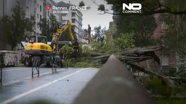 Video thumbnail for Storm Austen batters France and UK with winds of up to 160 km/h