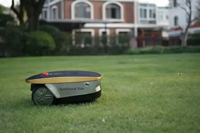Video thumbnail for Forget Cutting the Grass: These Solar-Powered Robots Are Taking Over Lawns