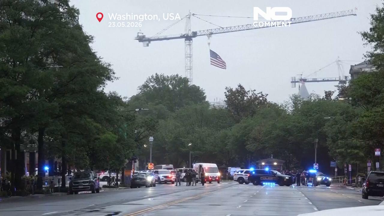 Video thumbnail for Heavy police presence outside White House after deadly shooting at security checkpoint
