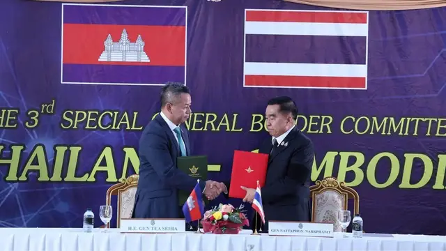 Video thumbnail for Thailand and Cambodia agree on ceasefire to end weeks of deadly fighting