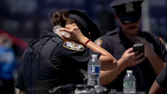 Video thumbnail for 100 million Americans face dangerous heat as temperatures surge