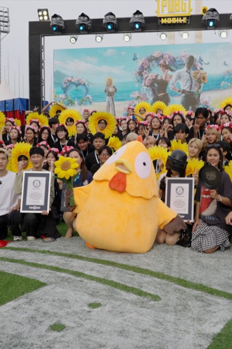 Video thumbnail for Most pairs performing a choreographed handshake in multiple locations 196 pairs by PUBG MOBILE