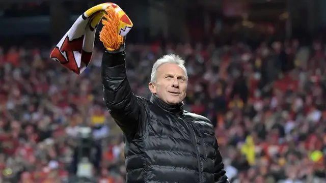 Video thumbnail for Joe Montana: The Unmatched Legacy of a Football Icon