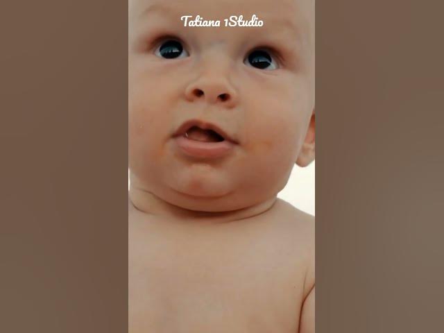 Video thumbnail for Γιατί τα μωρά κοιτούν εντονα τον τοίχο;Η αλήθεια πίσω από τη συμπεριφορά #μωρο #baby