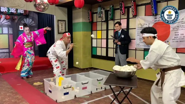 Video thumbnail for Chopsticks master breaks records with unique skills