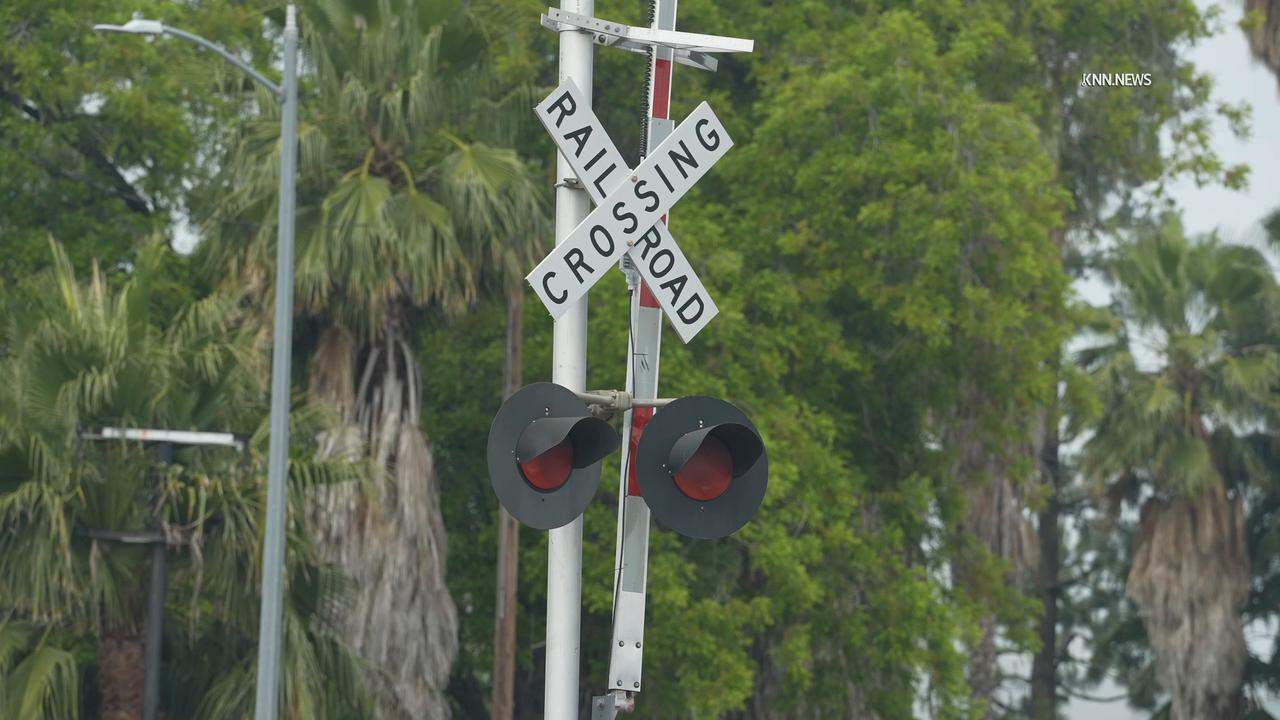 Video thumbnail for US, Los Angeles: Van Nuys Metrolink Train Delayed After Fatal Inciden.