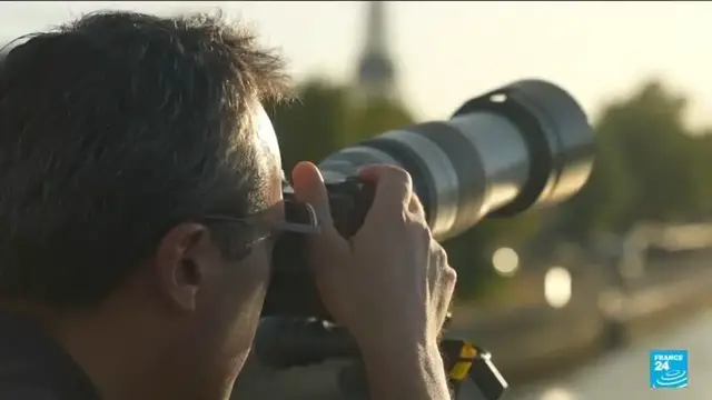 Video thumbnail for Parisians get ready for the eclipse
