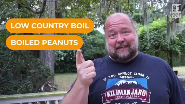 Video thumbnail for 3 Foods Tourists ALWAYS MISS in Savannah (that they shouldn't)