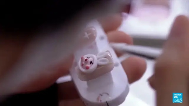Video thumbnail for Chinese beauty products prove resilient amid US-China trade war