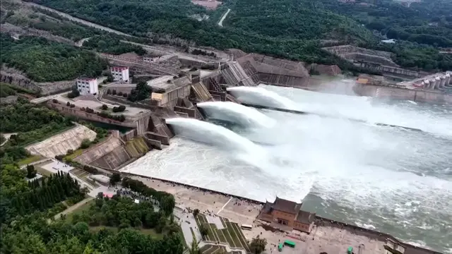 Video thumbnail for China: China begins Yellow River water-sediment regulating operation for 2026.