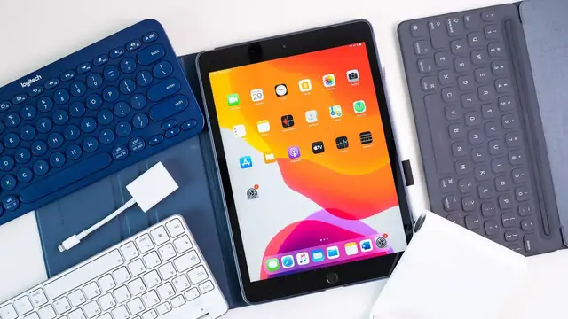 Video thumbnail for Apple iPad 7 Zubehör: Die besten Tastaturen, Hüllen, Adapter & mehr