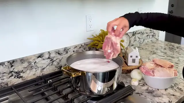 Video thumbnail for How to make Tamales Verdes de Pollo (Chicken Tamales) Easy Recipe They_re so moist_(720P_HD)