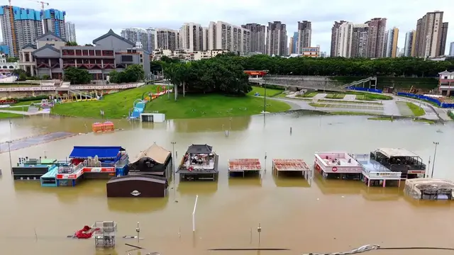 Video thumbnail for China: Typhoon Maysak.