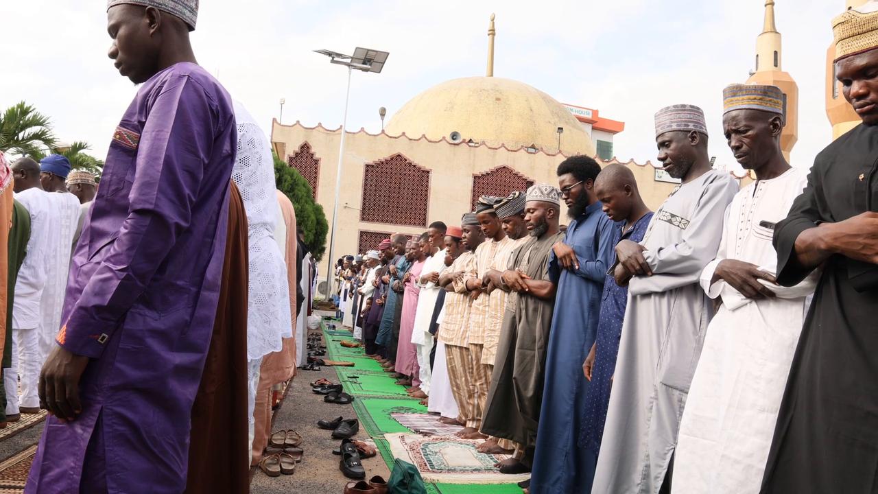 Video thumbnail for Nigeria: Muslims in Lagos, Nigeria celebrate Eid al-Adha with prayers.