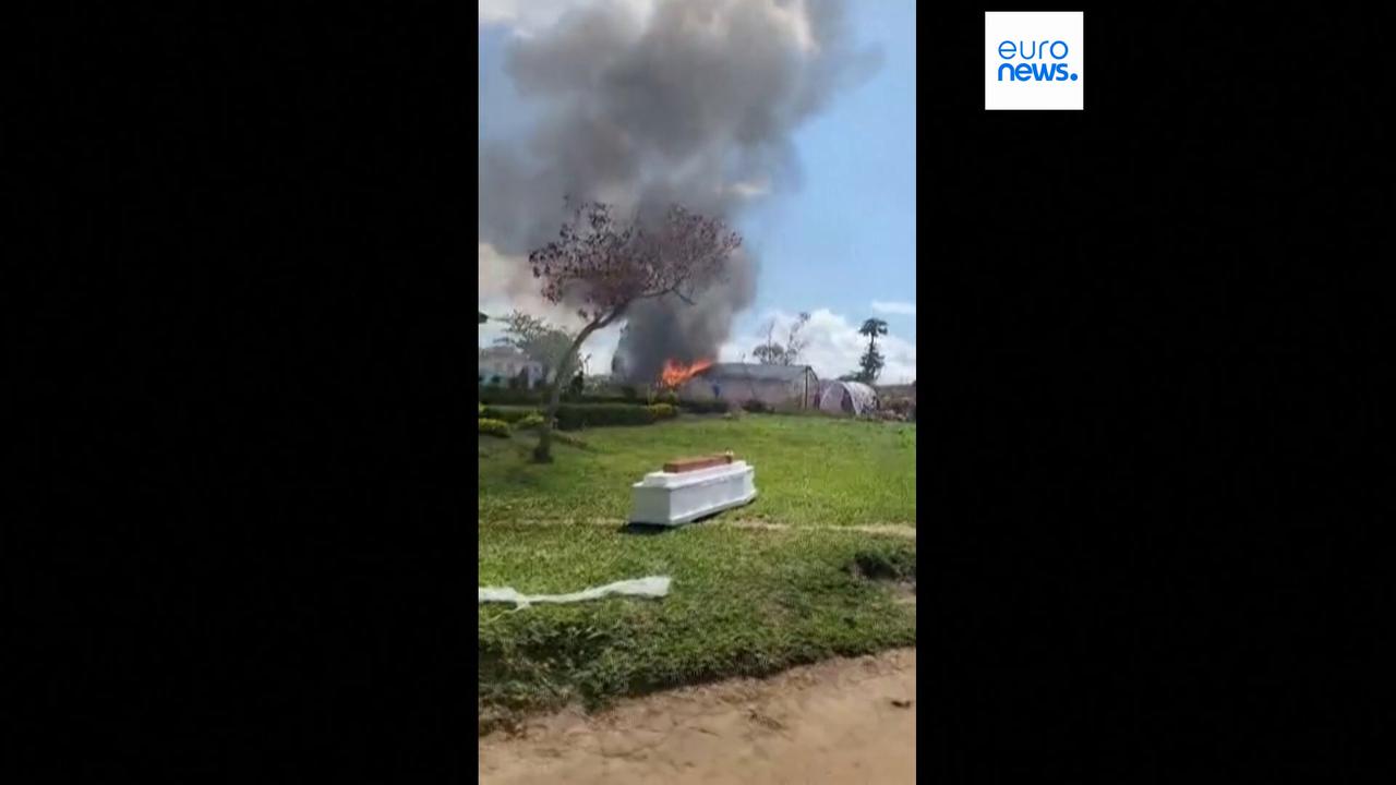 Video thumbnail for Angry crowd sets fire to Ebola treatment center in Congo