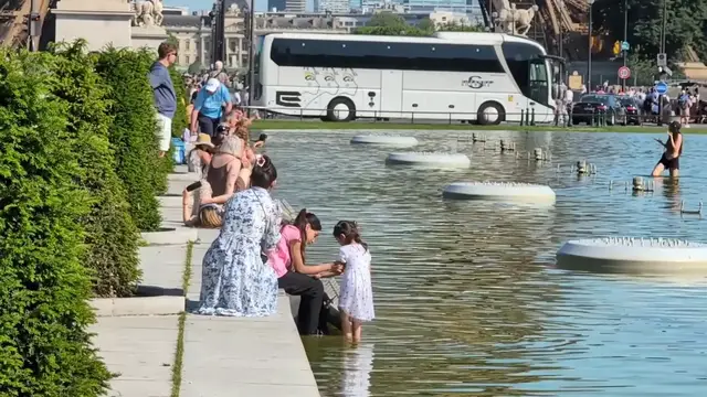 Video thumbnail for France: Orange alert level declared in eight French cities due to extreme heat.