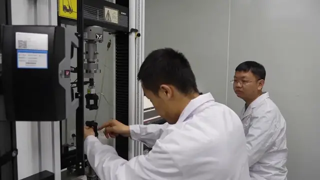 Video thumbnail for China: Heat forges high-temperature testing industry in northwest China.