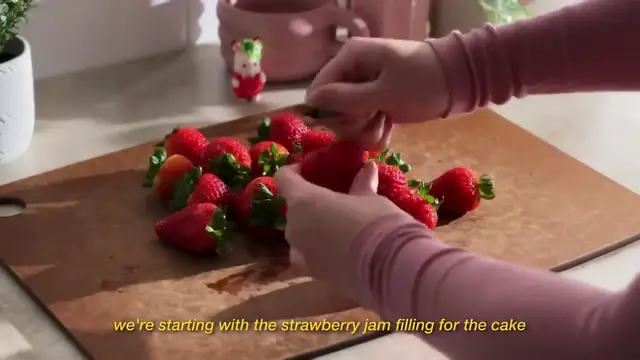 Video thumbnail for Strawberry Chocolate Cake 🍓 bake a cute summer cake with me(720P_HD)