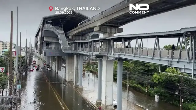 Video thumbnail for Bangkok streets turn to canals as days of heavy rain bring citywide flooding